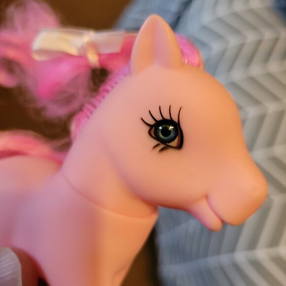 Pony Gi-Go Pink body Pink Mane and Tail with Blue Butterfly Moveable Head Bow - Picture 4 of 5